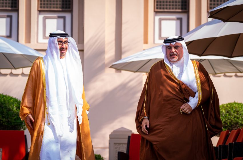  Bahraini Crown Prince receives Abdullah bin Zayed