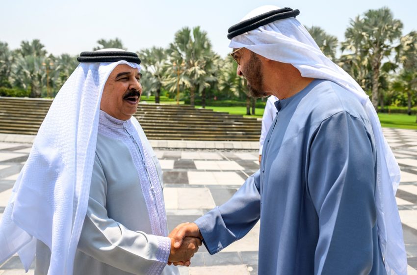  Bahrain’s King receives UAE President at his residence in Abu Dhabi